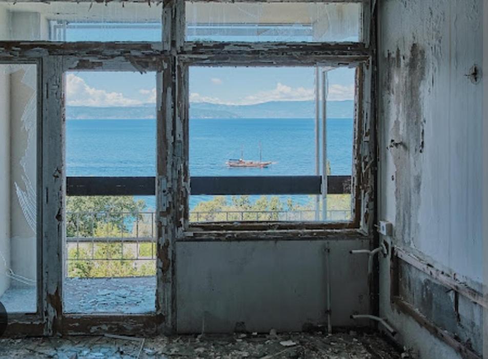 Haludovo Virtual Ruin Hotel Bungaloos Apartments And Camping, International Cooperation And Assistance For Rebirth Baracska 外观 照片