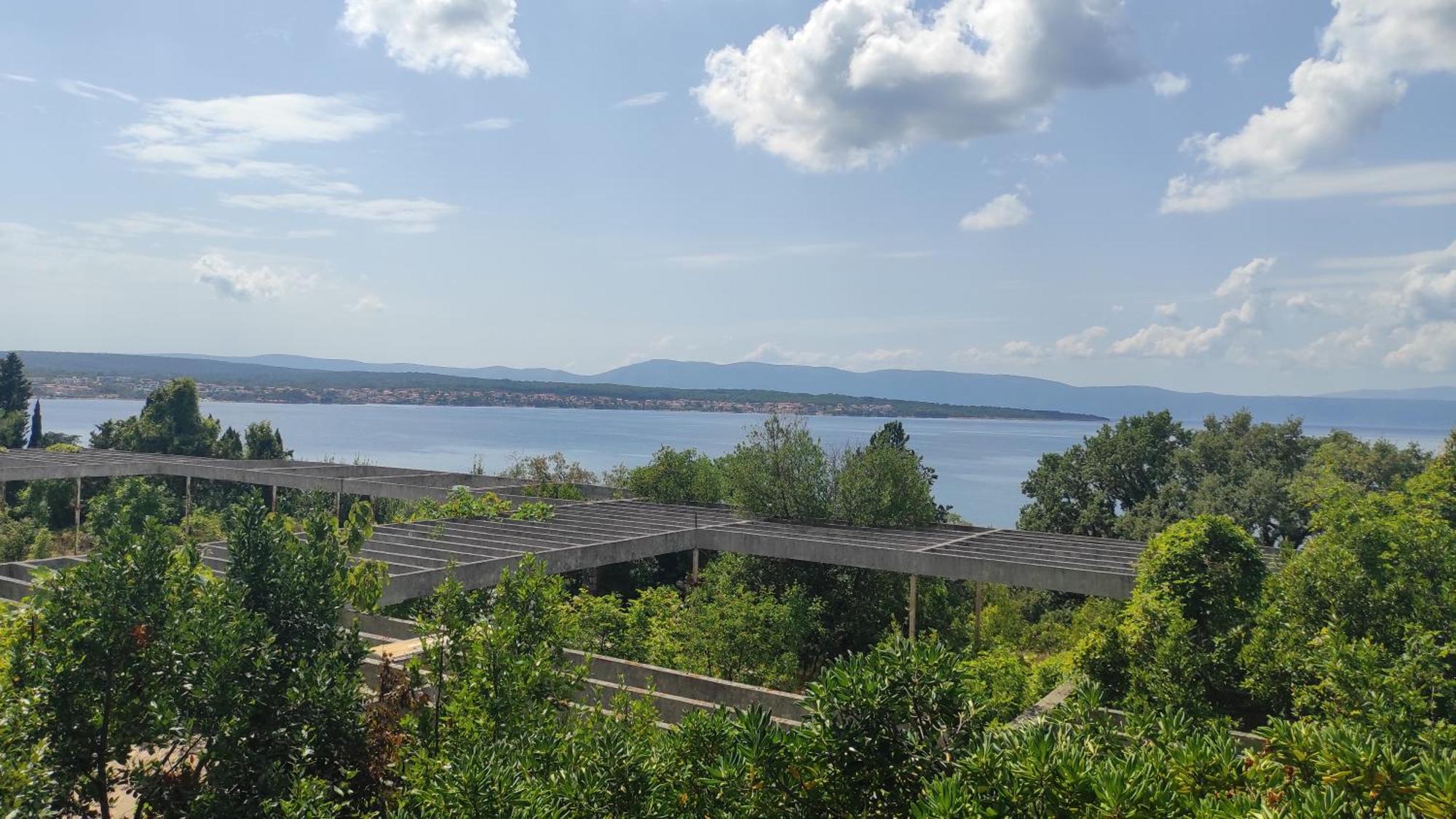 Haludovo Virtual Ruin Hotel Bungaloos Apartments And Camping, International Cooperation And Assistance For Rebirth Baracska 外观 照片