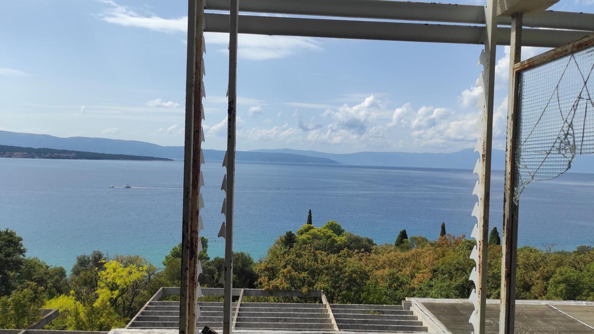 Haludovo Virtual Ruin Hotel Bungaloos Apartments And Camping, International Cooperation And Assistance For Rebirth Baracska 外观 照片