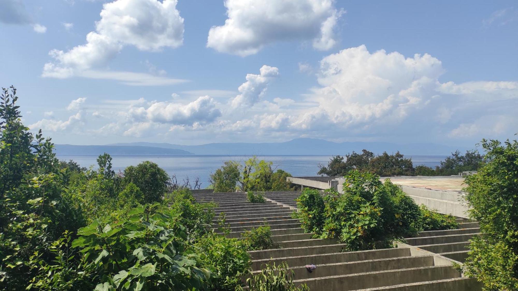 Haludovo Virtual Ruin Hotel Bungaloos Apartments And Camping, International Cooperation And Assistance For Rebirth Baracska 外观 照片